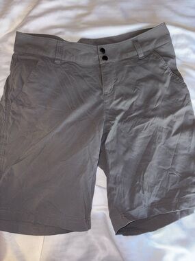 Columbia Women's Gray Flat-Front Performance Shorts